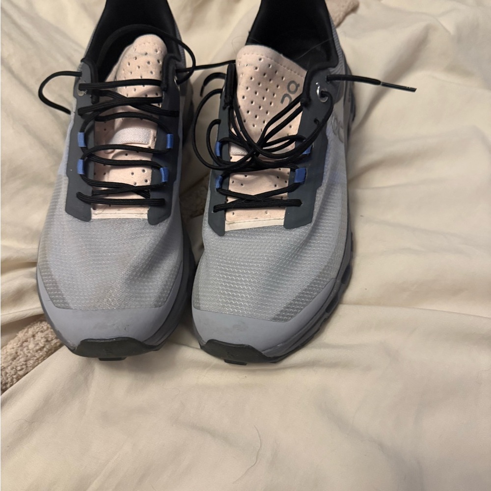 On Running Gray and Black Athletic Shoes Modern Design